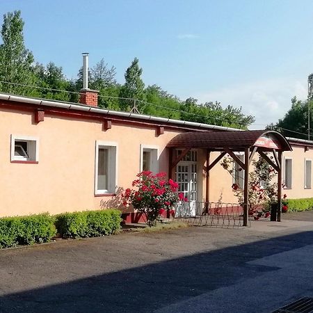Collingo Belvarosi Szallas Apartment Казинцбарцика Екстериор снимка