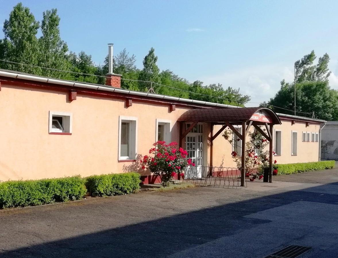 Collingo Belvarosi Szallas Apartment Казинцбарцика Екстериор снимка