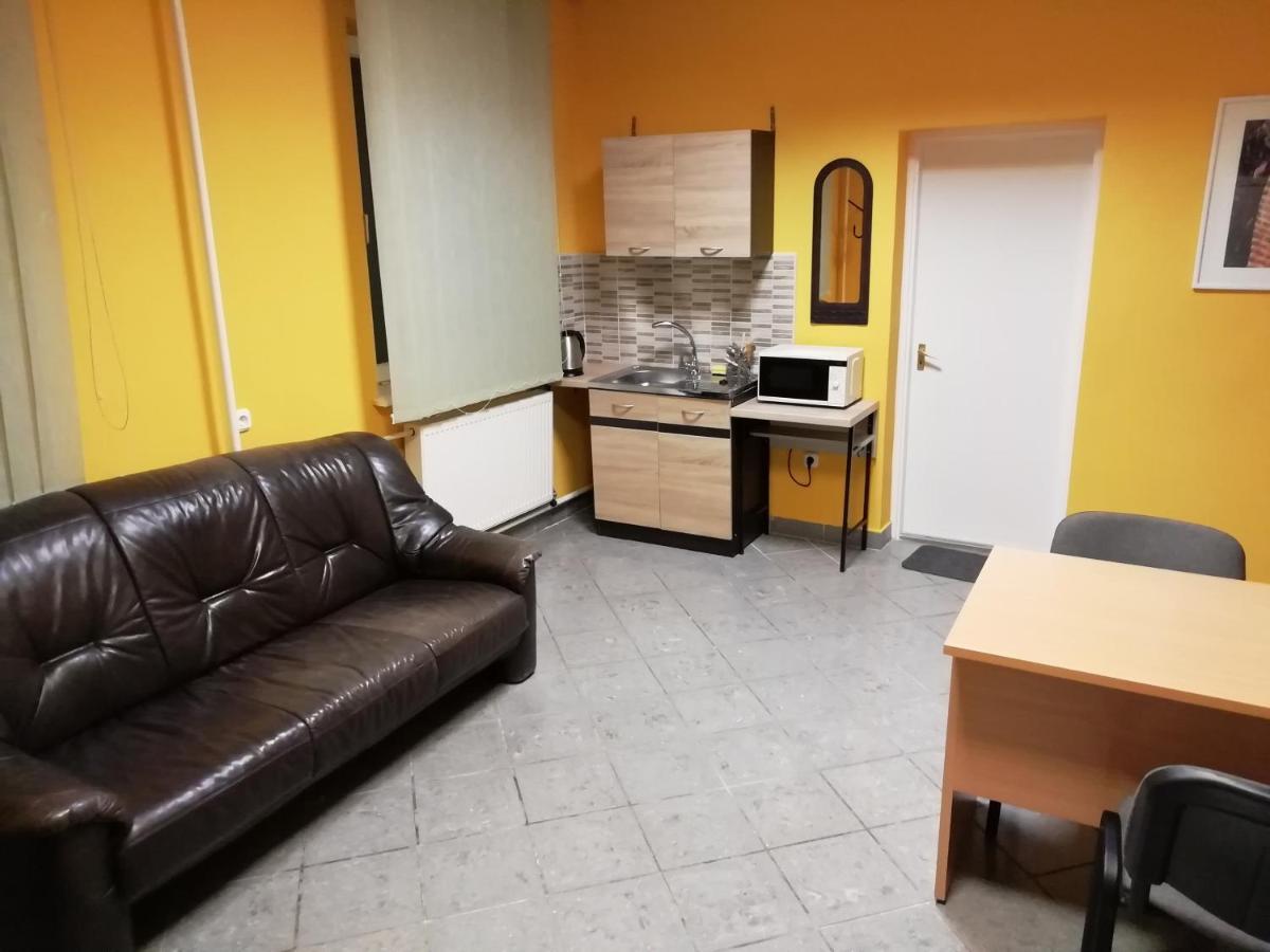 Collingo Belvarosi Szallas Apartment Казинцбарцика Екстериор снимка