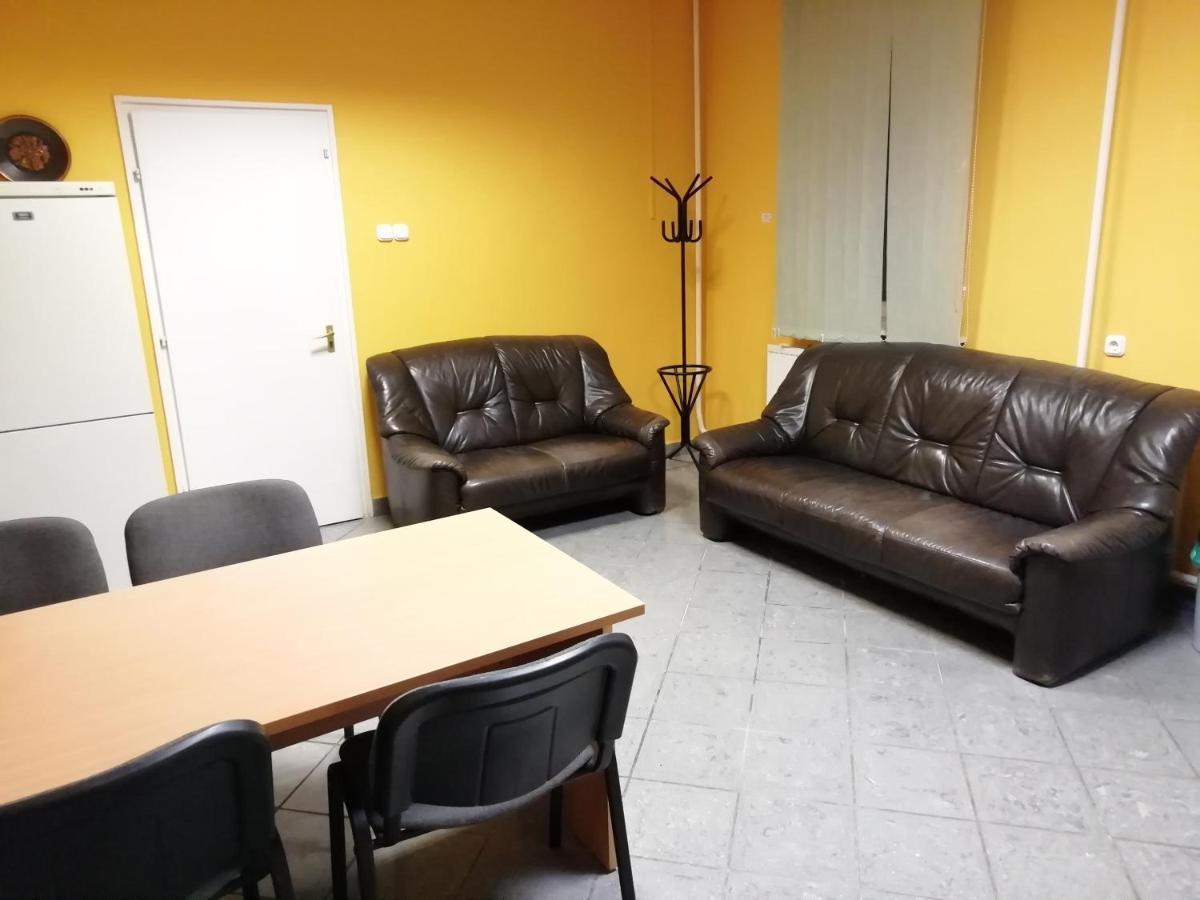 Collingo Belvarosi Szallas Apartment Казинцбарцика Екстериор снимка