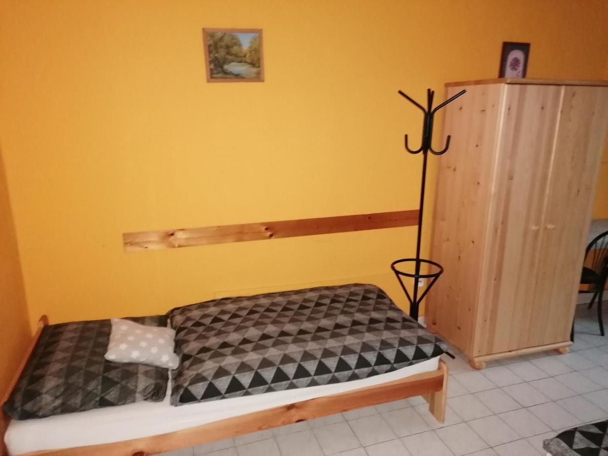 Collingo Belvarosi Szallas Apartment Казинцбарцика Екстериор снимка